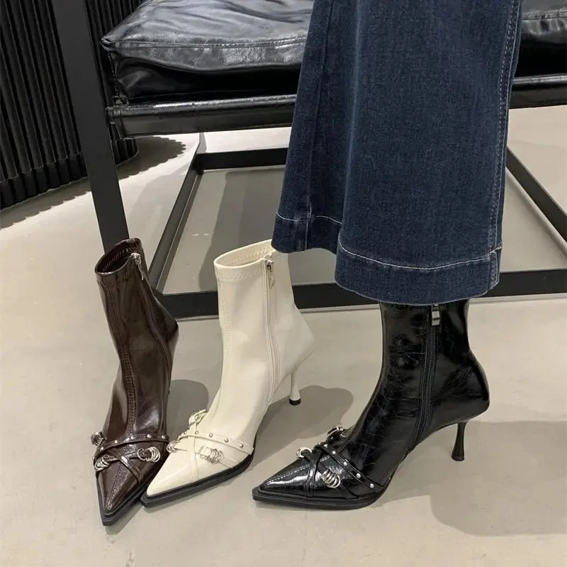 高跟尖头短靴女细跟美拉德2025新款秋冬季黑色漆皮高级感瘦瘦