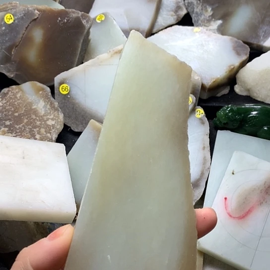 和田玉（糖玉）未镶嵌颈饰