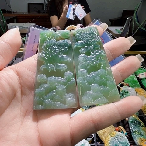 *****颈饰未镶嵌翡翠一个