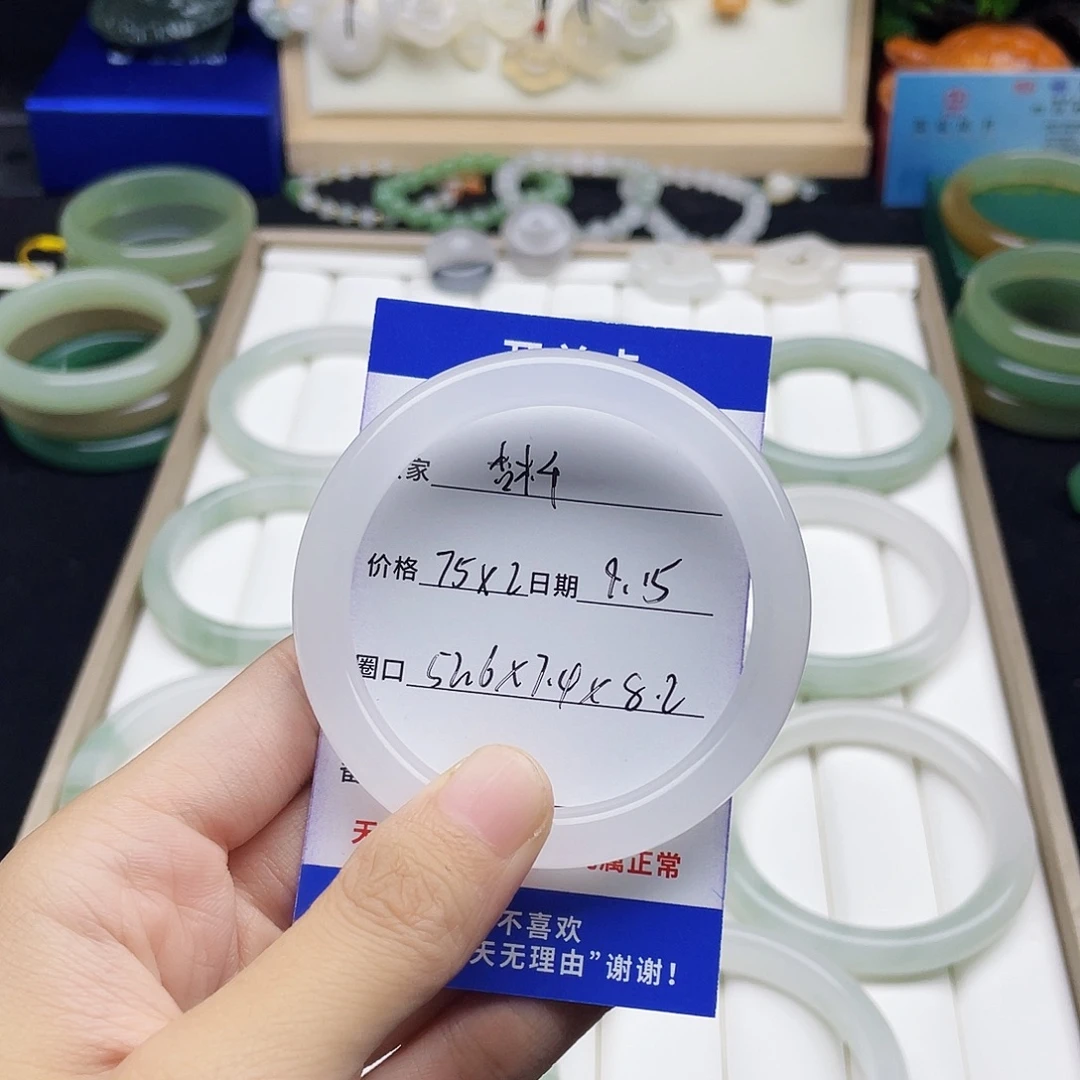 未镶嵌手镯石英岩玉