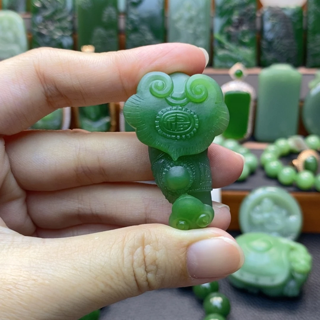 颈饰未镶嵌和田玉（碧玉）如意