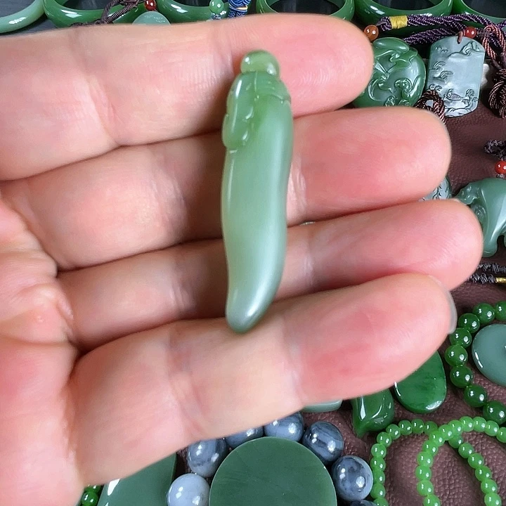 颈饰未镶嵌和田玉（碧玉）