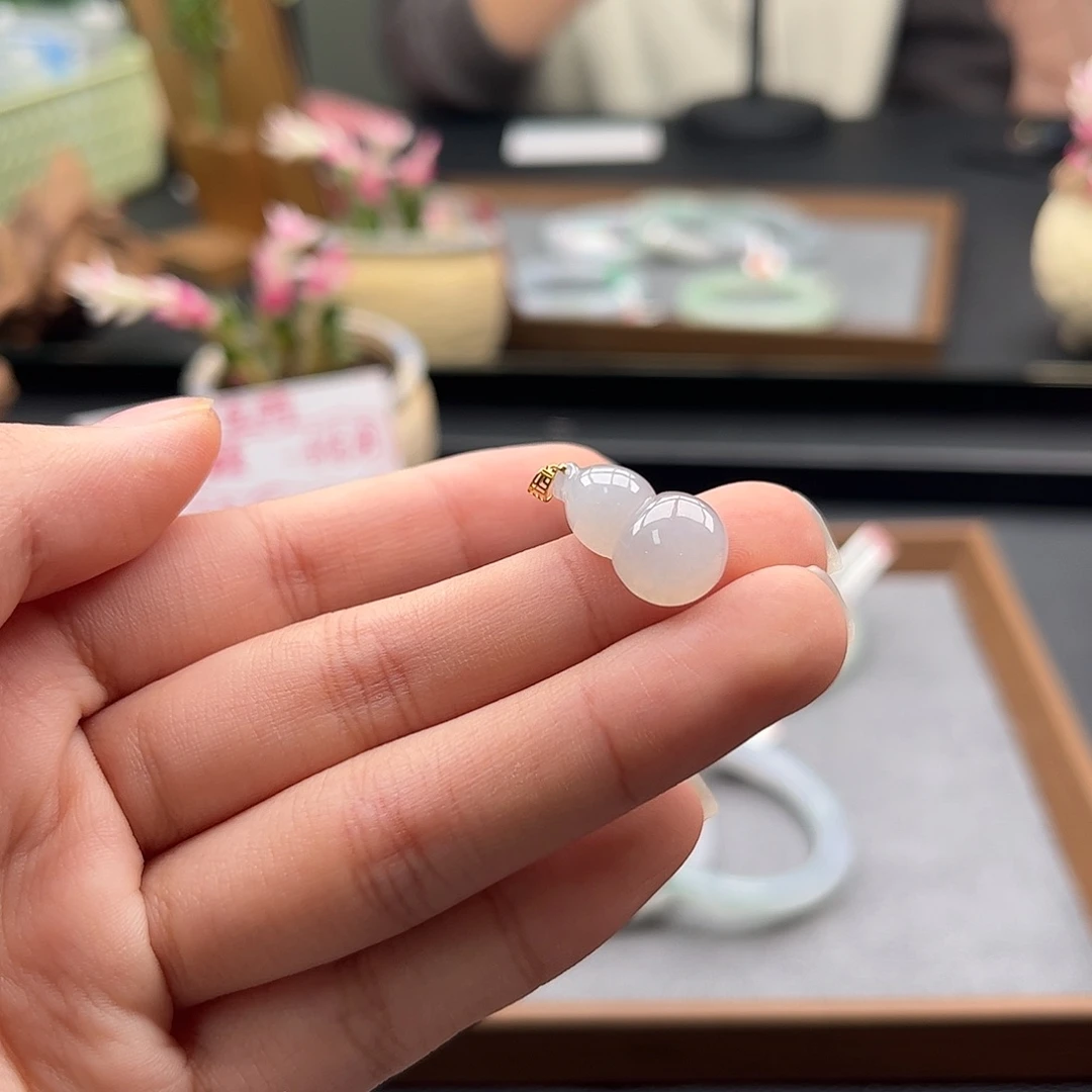 懂***后翡翠未镶嵌手镯挂件