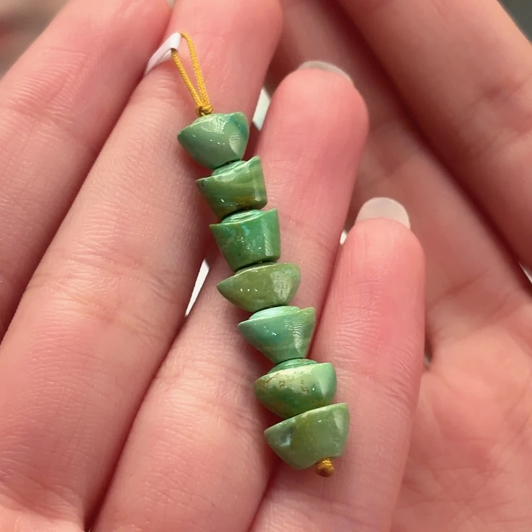 绿松石未镶嵌颈饰