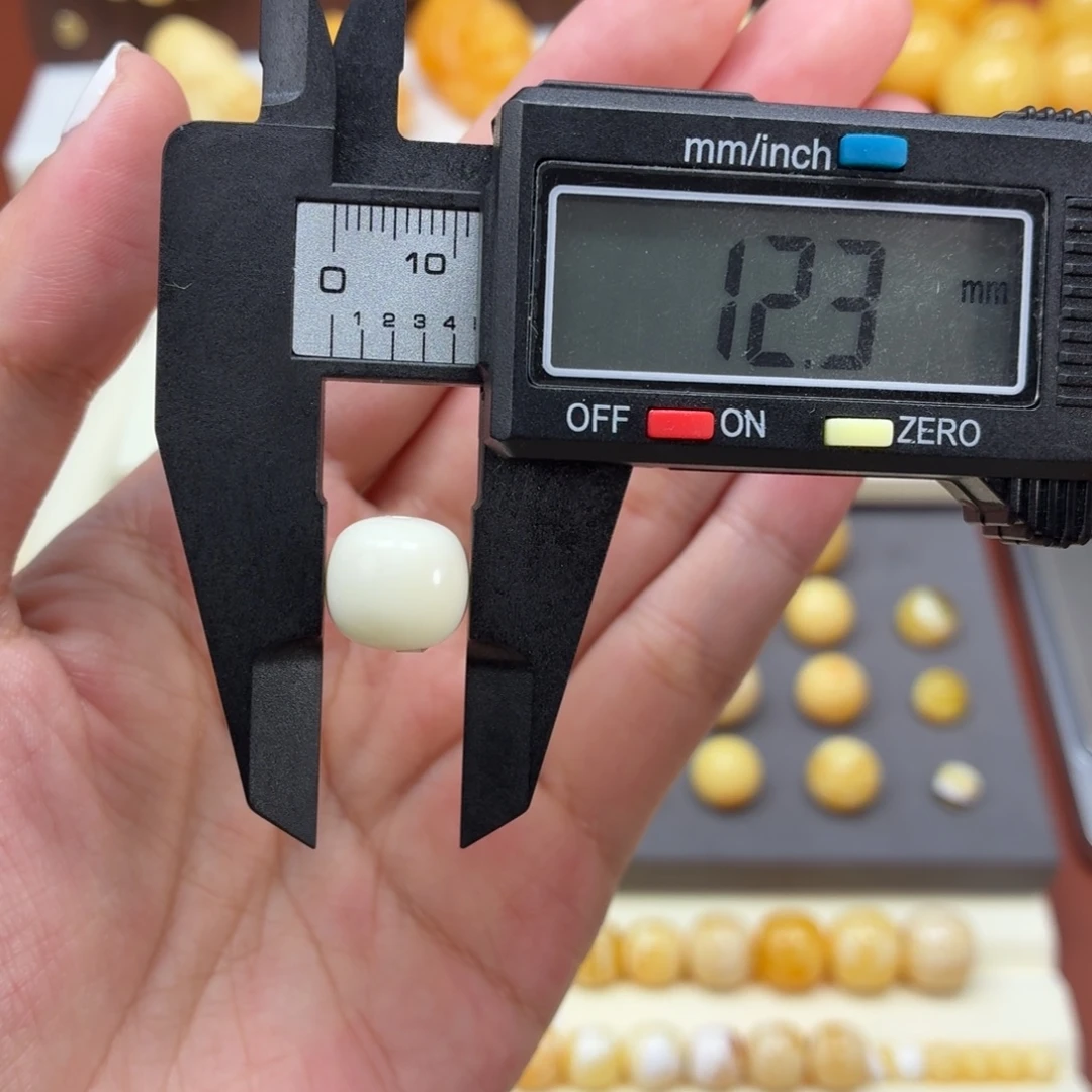 琥珀未镶嵌珠宝奇石乌料瓷白老型12mm