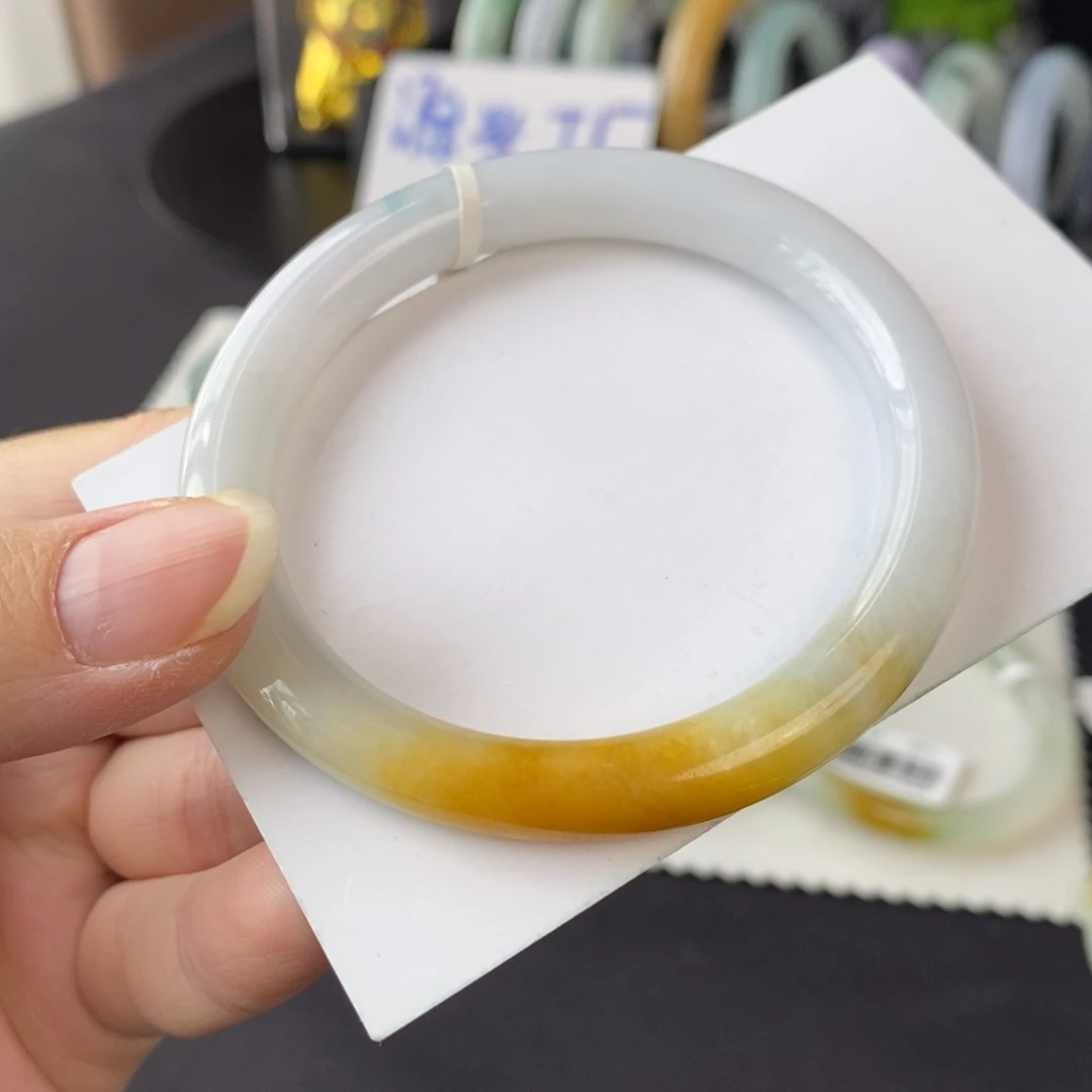 翡翠未镶嵌手镯半山水黄翡52.7