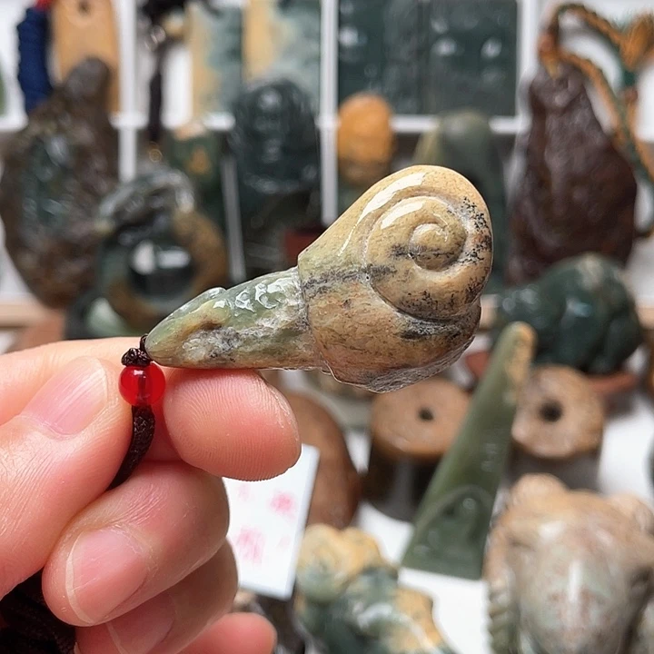 未镶嵌岫岩河磨玉（透闪石质玉）挂件