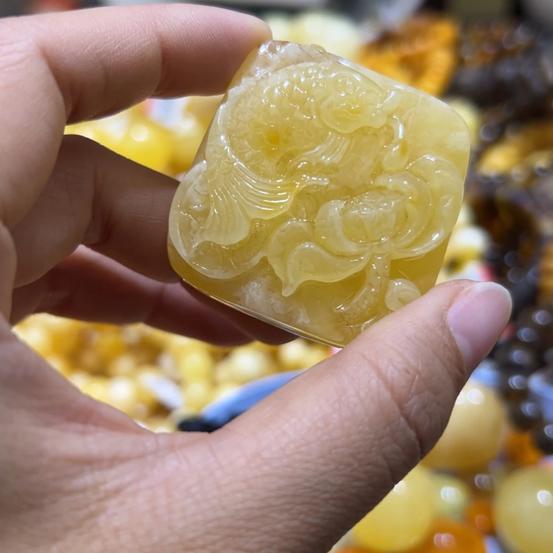 琥珀珠宝奇石未镶嵌