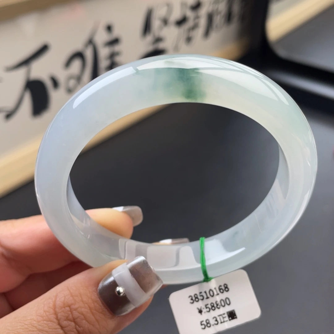 翡翠手镯未镶嵌一手）冰胶飘花正圈手镯