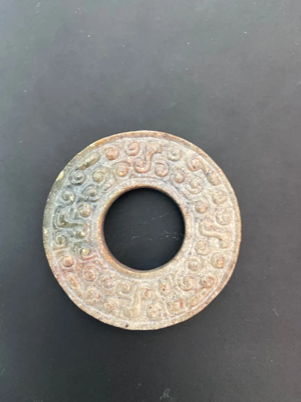 如图所示精美配饰