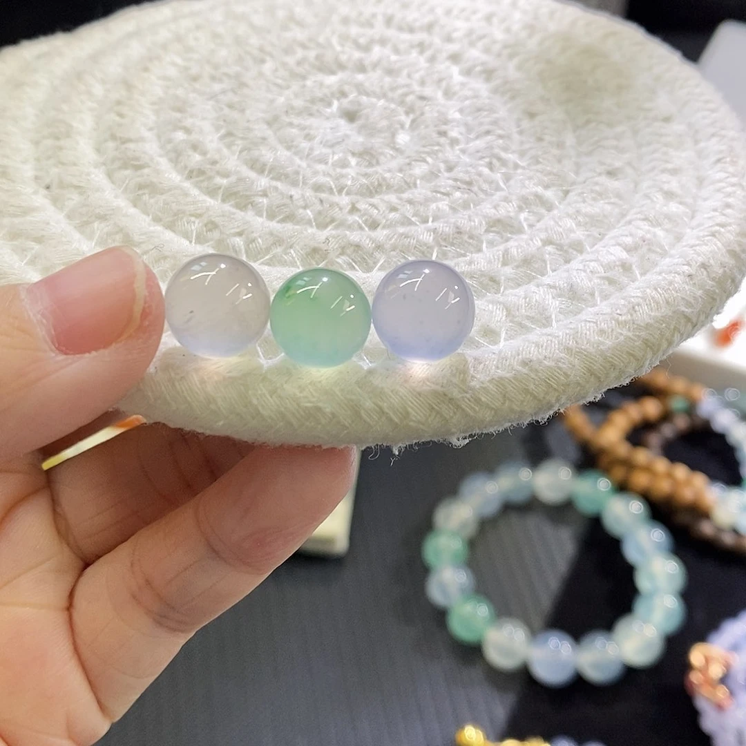 未镶嵌挂件翡翠价格不同 多样性发其一