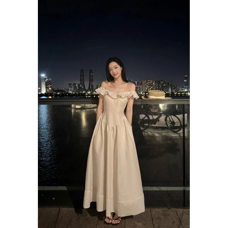 荷叶边斜肩显瘦收腰显瘦夏日条纹挂脖短袖长款连衣裙