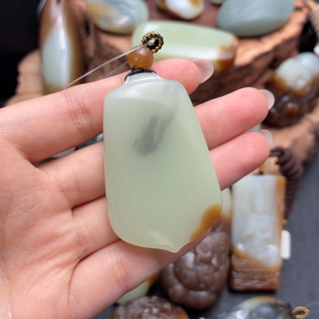 和田玉未镶嵌颈饰