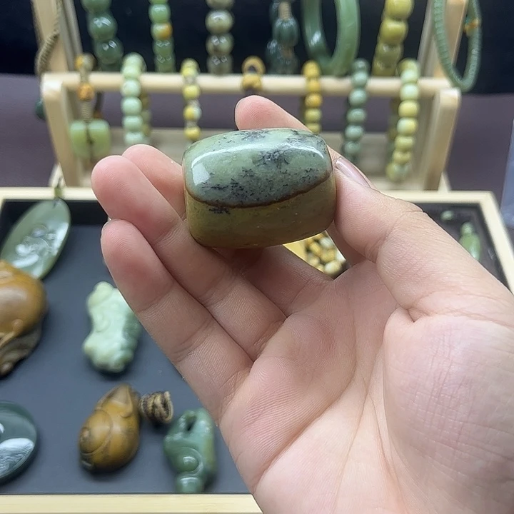 岫岩河磨玉（透闪石质玉）未镶嵌颈饰