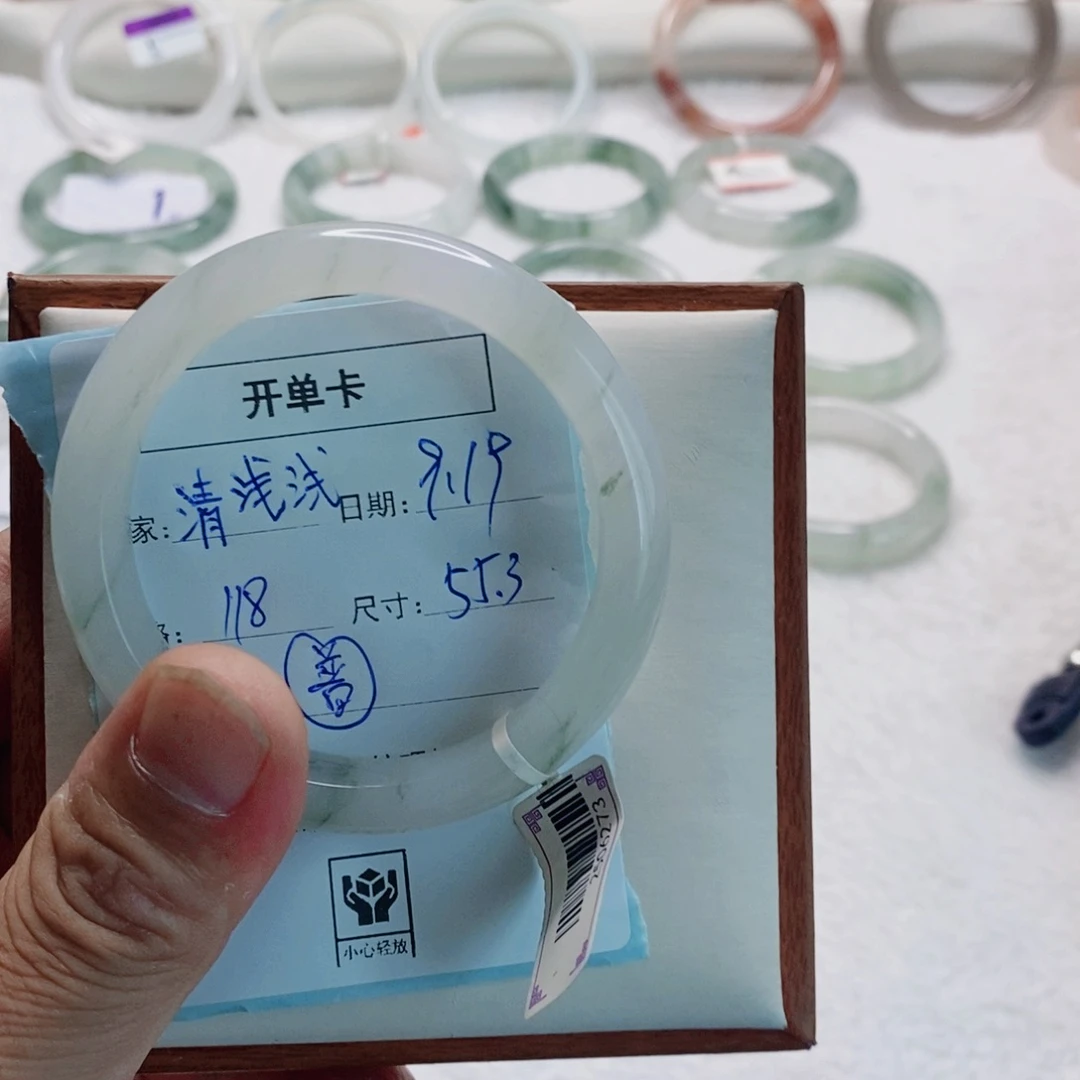 未镶嵌手镯石英质玉