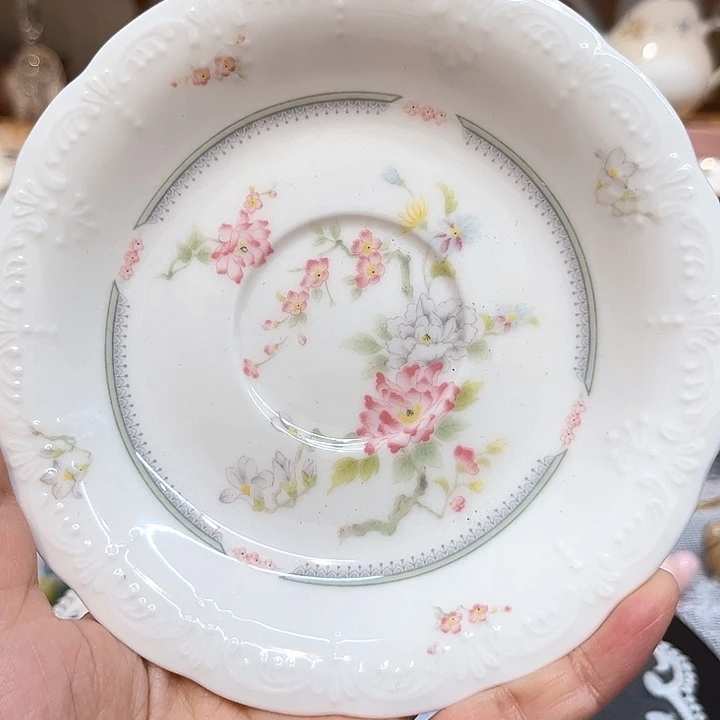 瓷片咖啡杯里的咖啡是我的最爱了