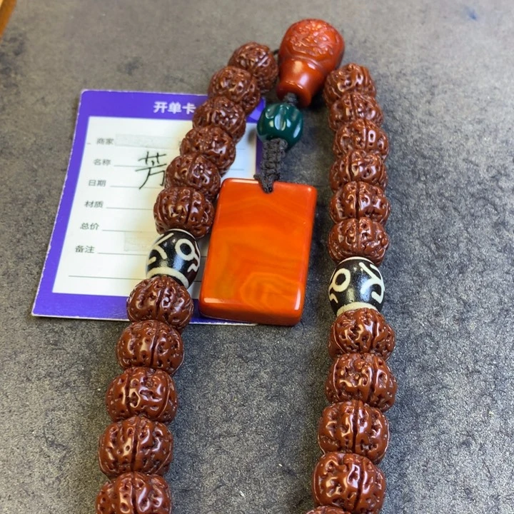 金刚菩提吊坠手持