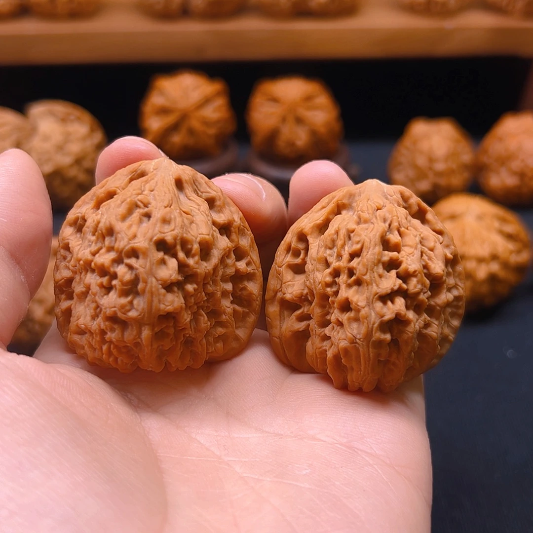 小***血把件核桃红皮三角疆42全品