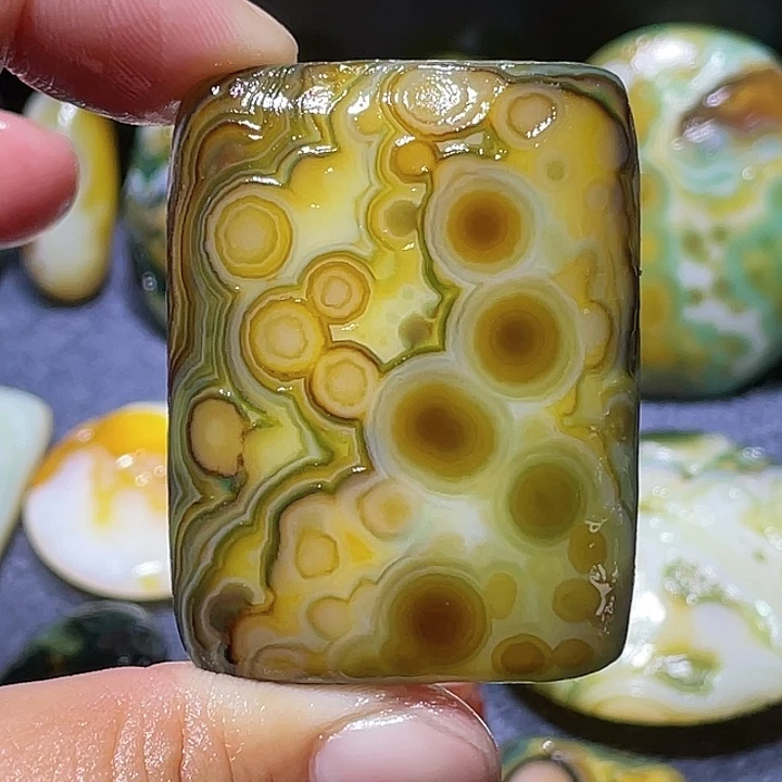 玛瑙/玉髓未镶嵌珠宝奇石