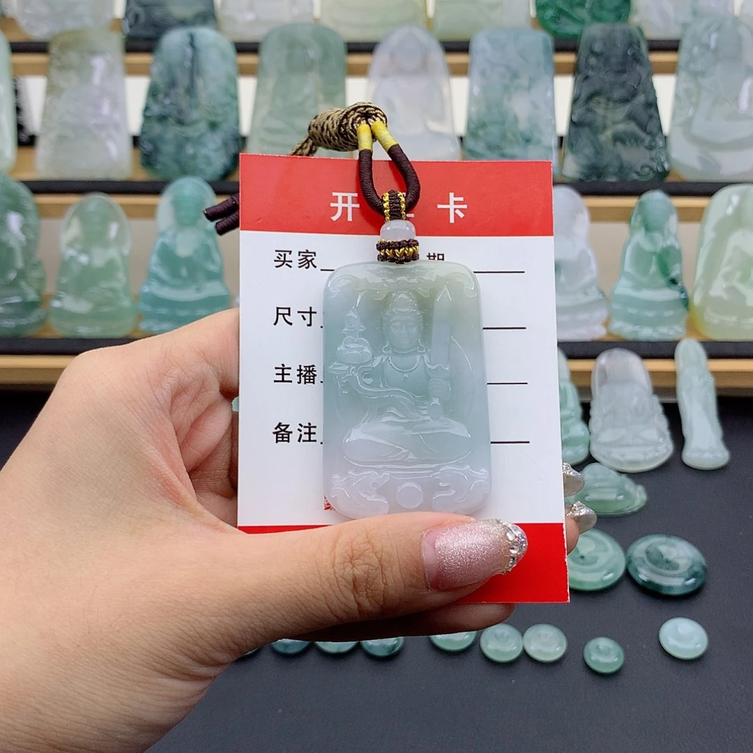翡翠未镶嵌颈饰虚空藏菩萨