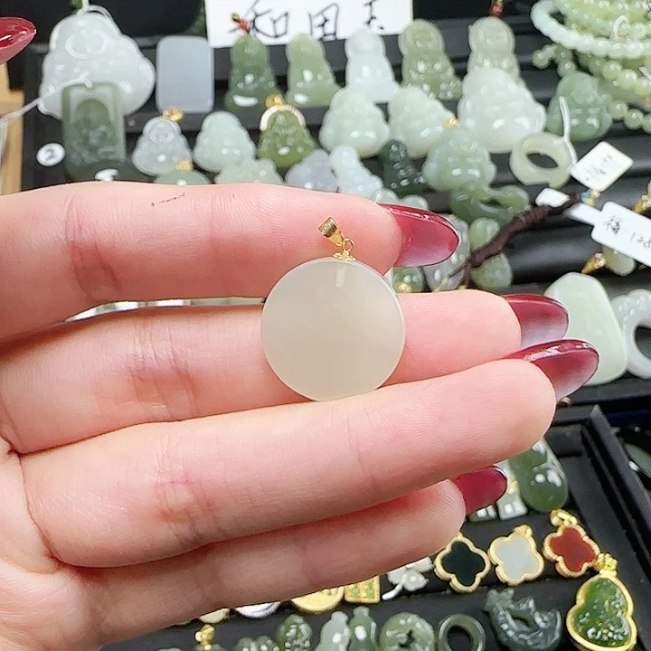 和田玉18K金镶嵌颈饰