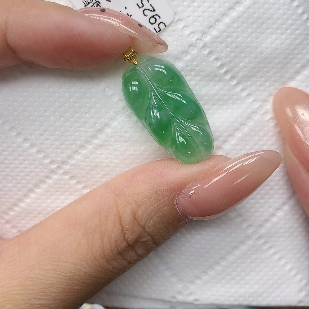 颈饰18K金镶嵌翡翠