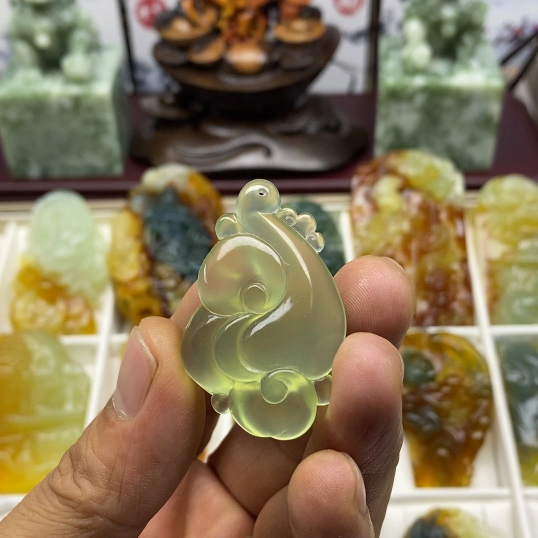 蛇纹石玉未镶嵌颈饰