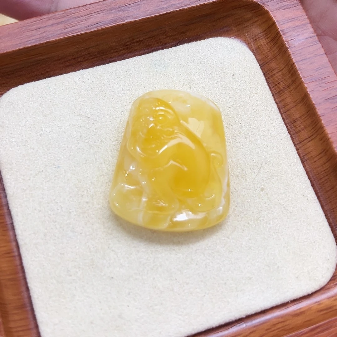 蜜蜡未镶嵌珠宝奇石