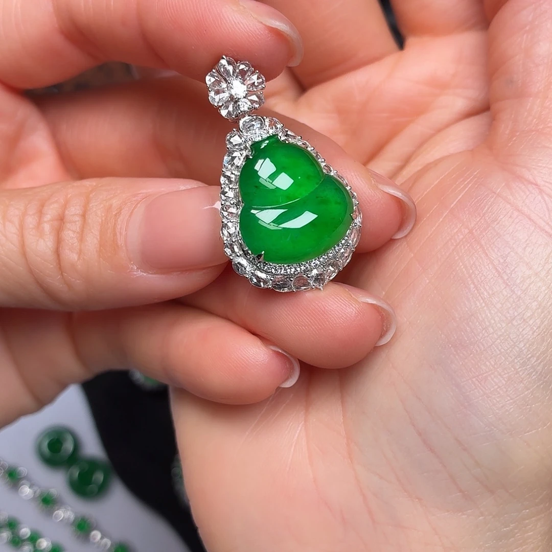 翡翠18K金镶嵌戒指