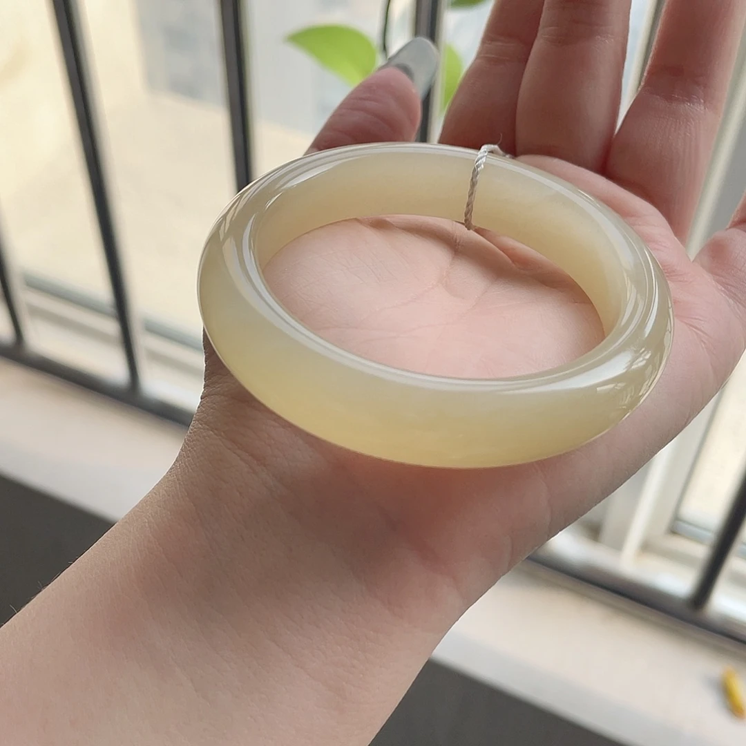 和田玉未镶嵌手镯冰糖浓蜂蜜，冰透猫光，稀缺老料