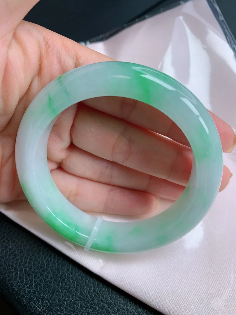 缅甸天然a货翡翠白底青飘阳绿手镯