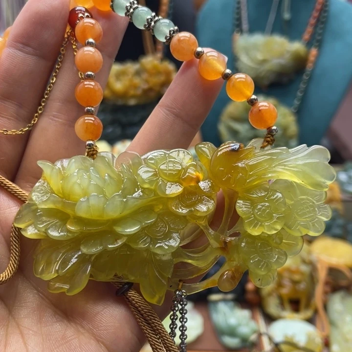 蛇纹石玉未镶嵌颈饰