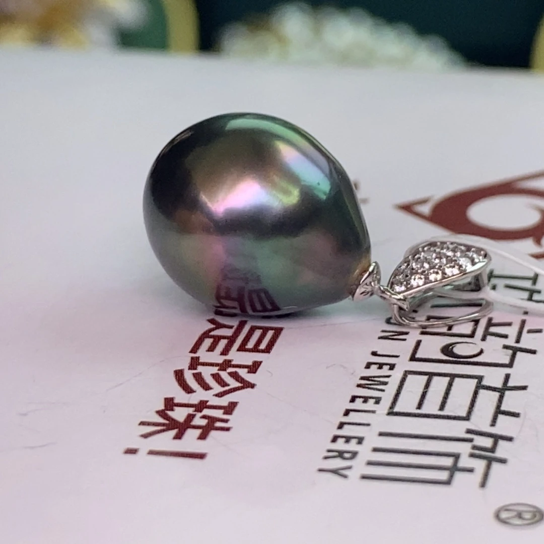 颈饰18K金镶嵌海水珍珠