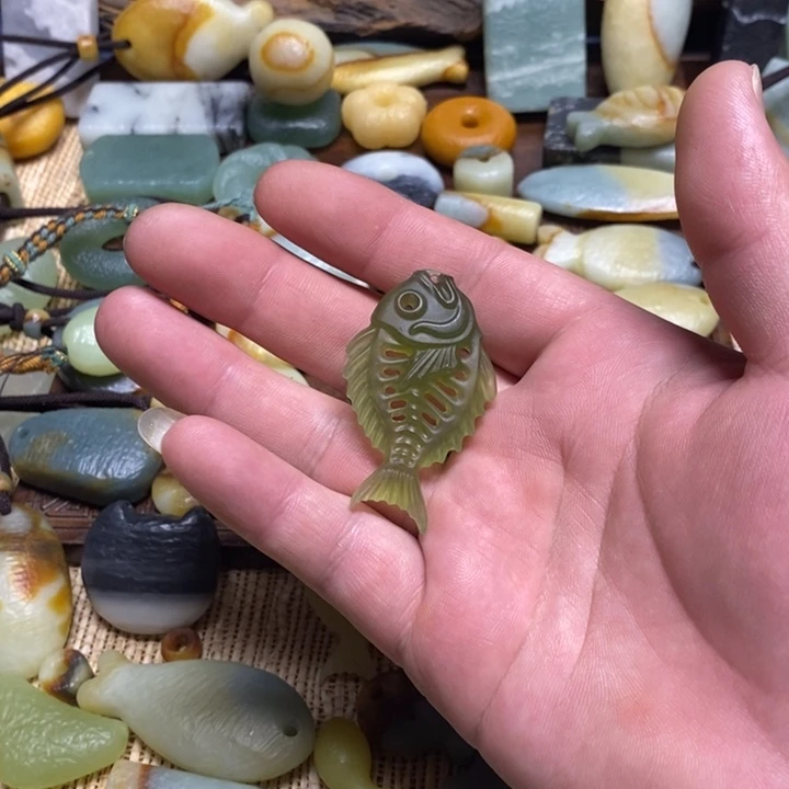 *****蛇纹石玉未镶嵌颈饰