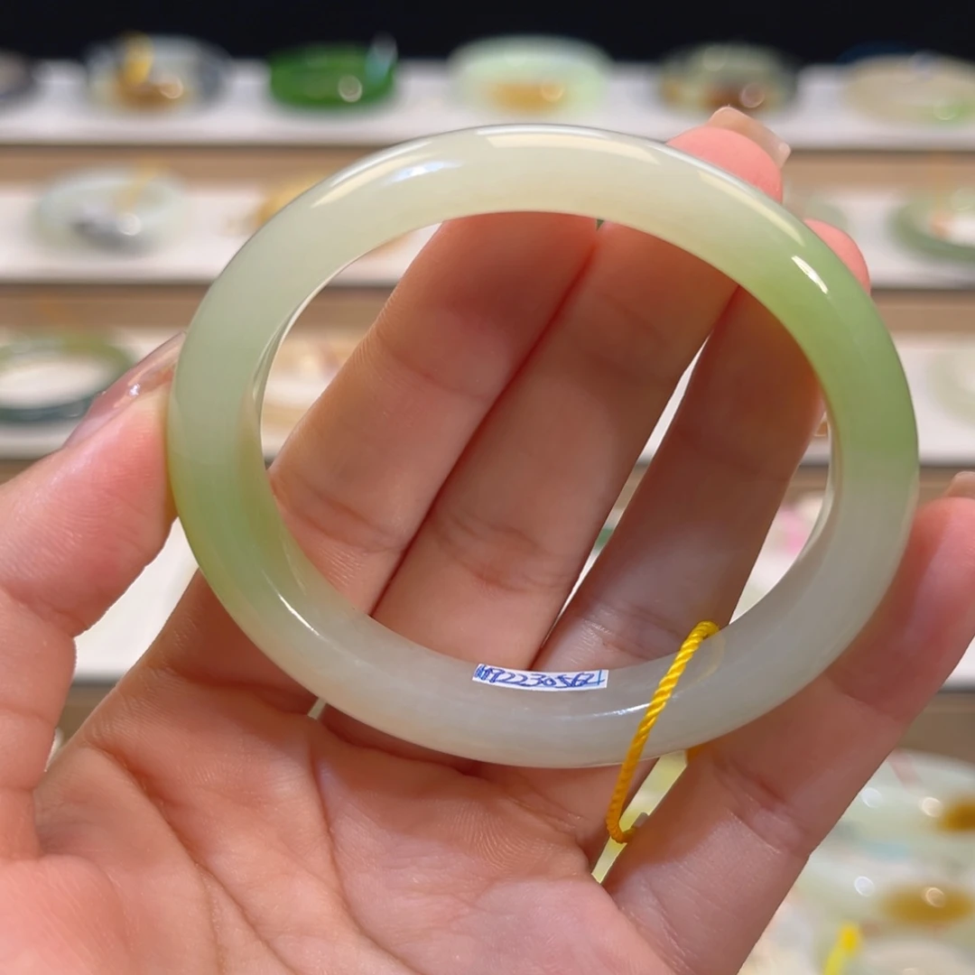 和田玉未镶嵌手镯白翠