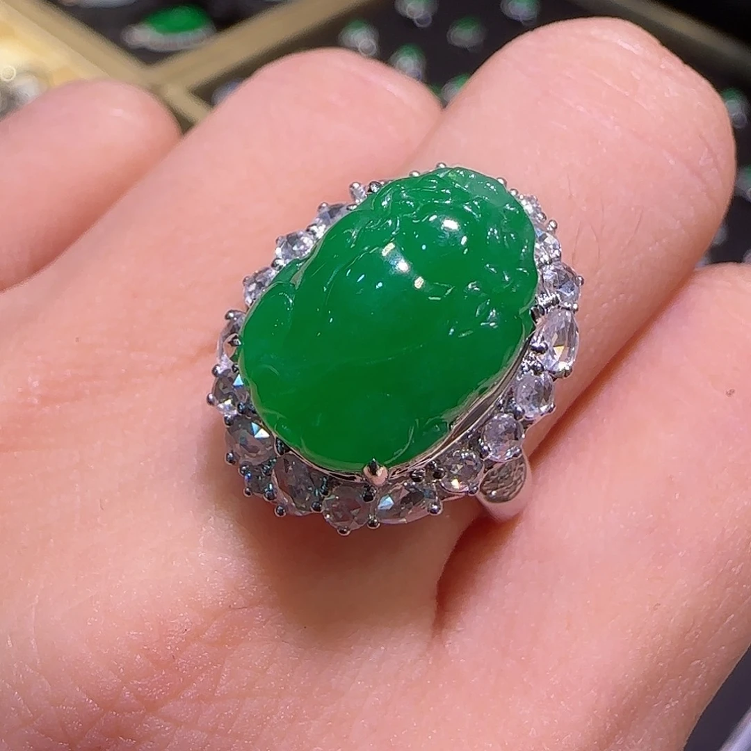 翡翠戒指18K金镶嵌貔貅