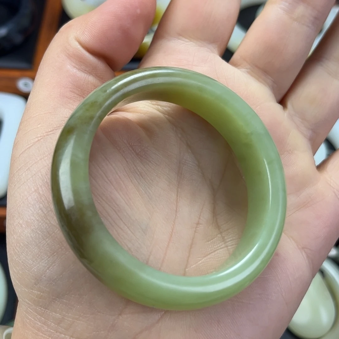 和田玉手镯未镶嵌53.54微瑕款