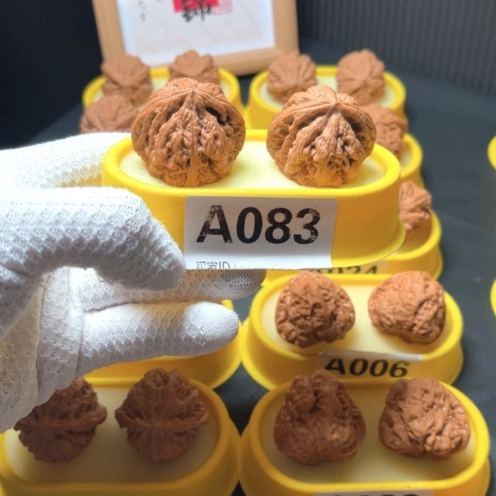 在***士文玩核桃吊坠核桃