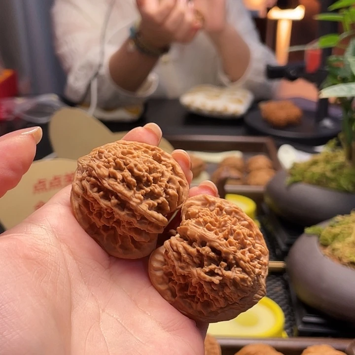 尾***巴文玩核桃把件满天星41闪38