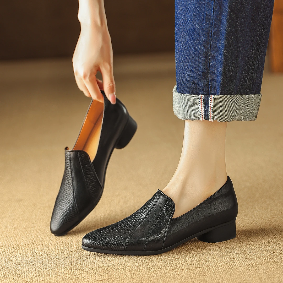 巨好穿3公分小跟鞋真皮软底单鞋女春秋款工作通勤尖头低跟乐福鞋