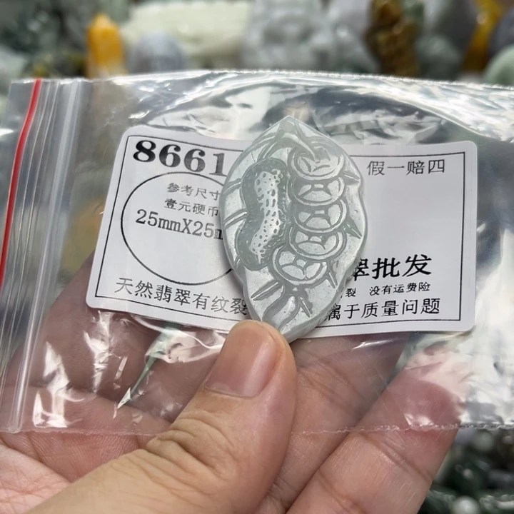 翡翠未镶嵌颈饰8661