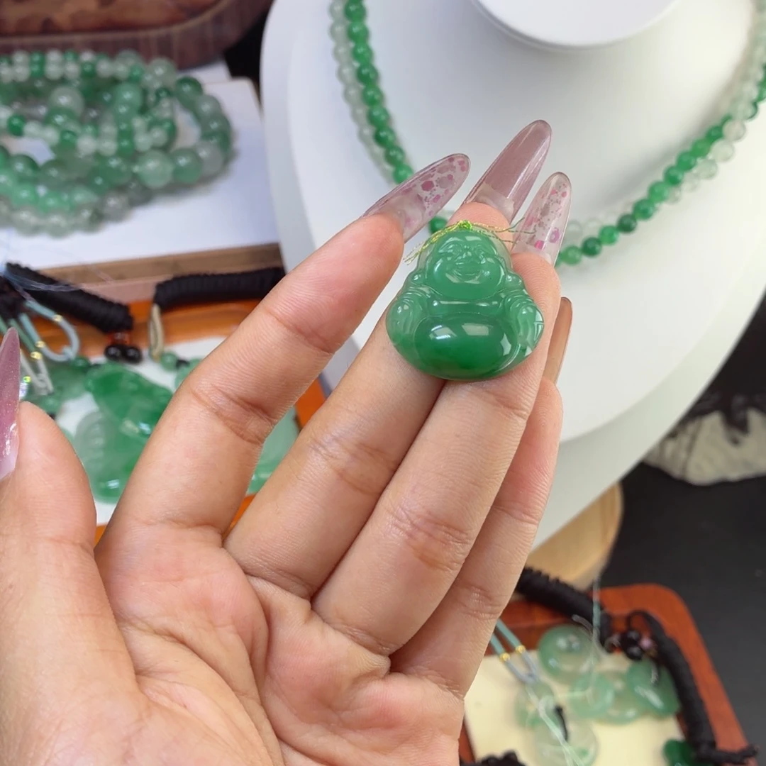 石英质玉（非洲翠）未镶嵌颈饰佛公