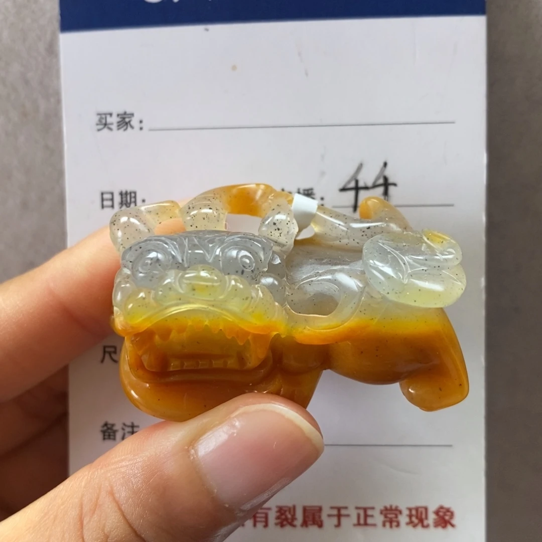 石英质玉（黄龙玉）未镶嵌颈饰