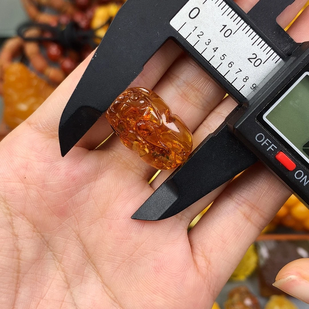 未镶嵌琥珀珠宝奇石