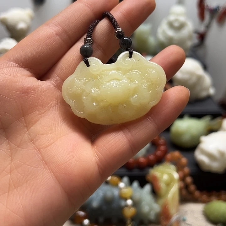 蛇纹石玉吊坠未镶嵌