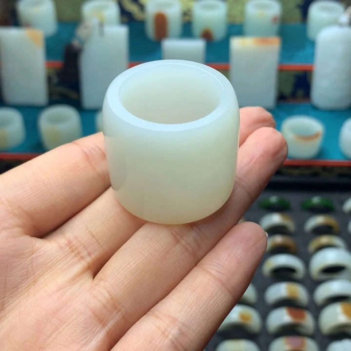 和田玉未镶嵌颈饰冬*