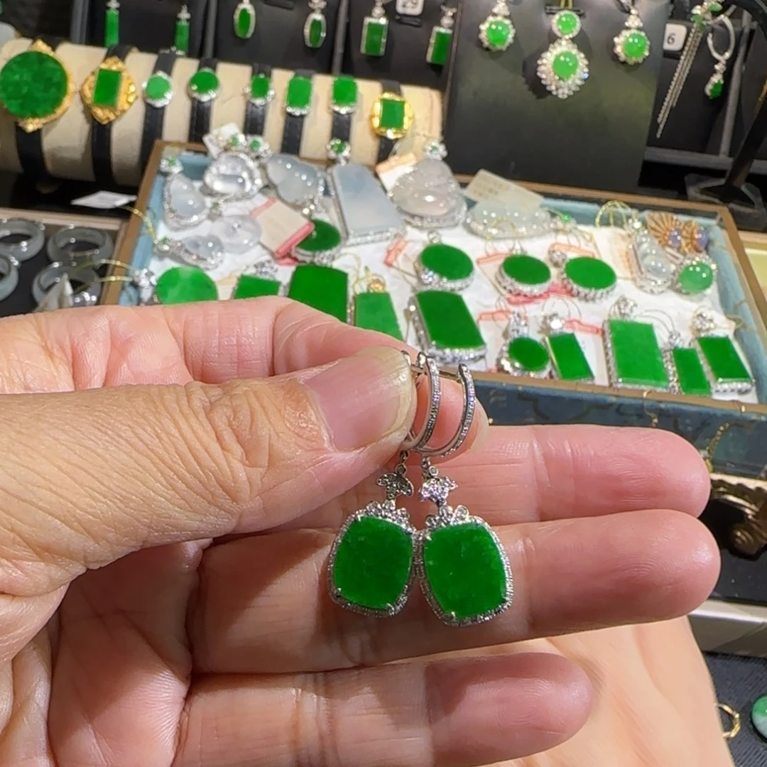 翡翠18K金镶嵌颈饰耳包