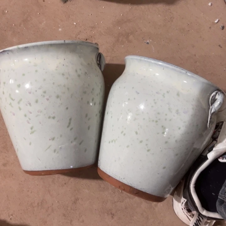 紫砂花盆口径18高度21两只小瑕疵