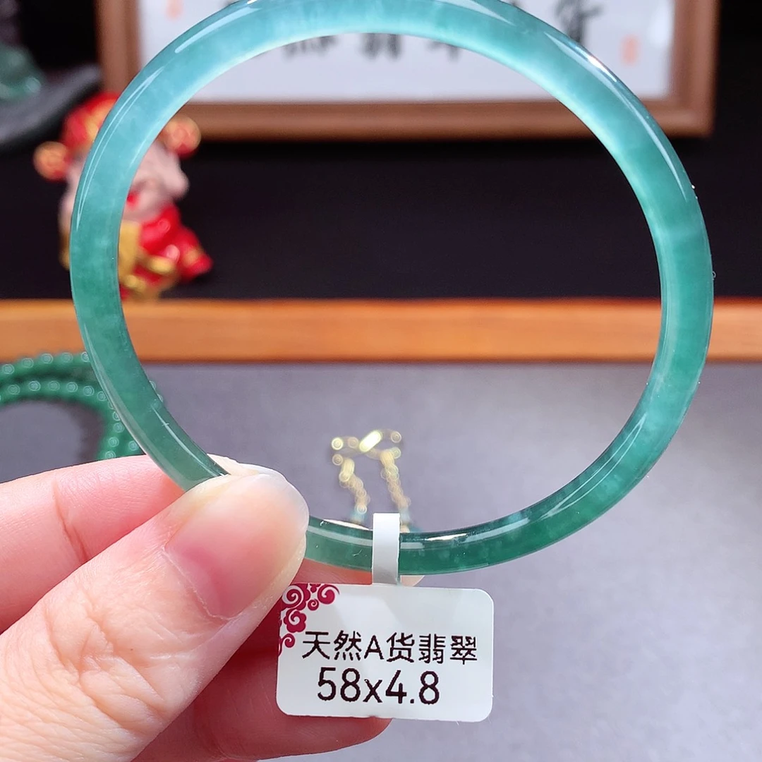 翡翠手镯（圆镯）未镶嵌