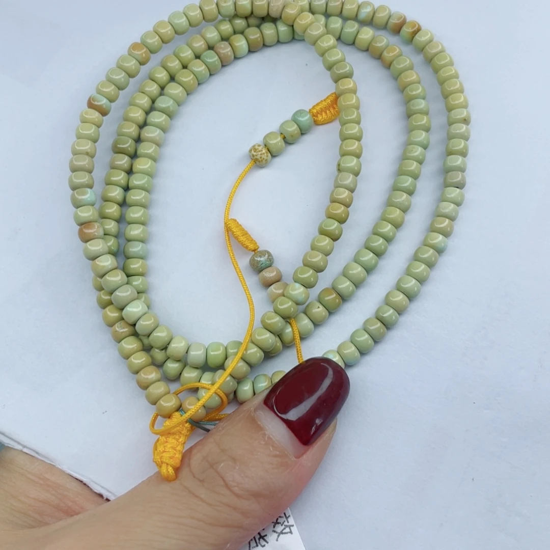 绿松石未镶嵌颈饰筱*